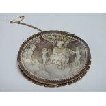 A LARGE HALLMARKED 9 CT GOLD CAMEO BROOCH, W 6.5 cm