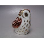 A ROYAL CROWN DERBY COLLECTORS GUILD OWLET PAPERWEIGHT, gold stopper, with box, H 6.8 cm