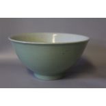 A CHINESE TYPE CELADON BOWL, Dia 13 cm