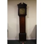 A LATE 18TH / EARLY 19TH OAK CASED BRASS FACED LONGCASE CLOCK WITH EIGHT DAY MOVEMENT BY THOMAS