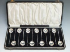 A CASED SET OF TWELVE ART DECO HALLMARKED SILVER COFFEE BEAN SPOONS - BIRMINGHAM 1931