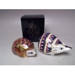 A ROYAL CROWN DERBY COLLECTORS GUILD ORCHARD HEDGEHOG PAPERWEIGHT, gold stopper, with box, L 9.5 cm,