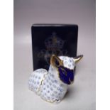 A ROYAL CROWN DERBY LAMB PAPERWEIGHT, gold stopper, with box, L 9.5 cm