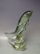 A MURANO ART GLASS SCULPTURE OF A DOLPHIN, H 37 cm, together with a Murano Salviati style art
