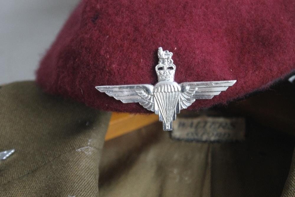 A WORCESTERSHIRE PARAS OFFICER'S DRESS TUNIC AND BERET, attached medal ribbons for WWI / WWII - Image 4 of 5