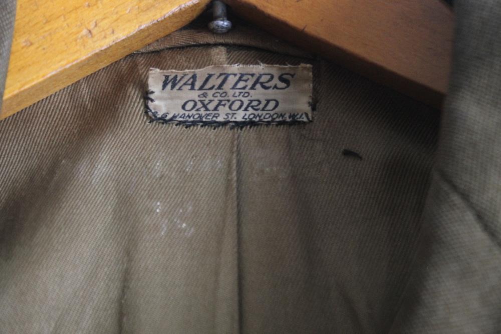 A WORCESTERSHIRE PARAS OFFICER'S DRESS TUNIC AND BERET, attached medal ribbons for WWI / WWII - Image 5 of 5