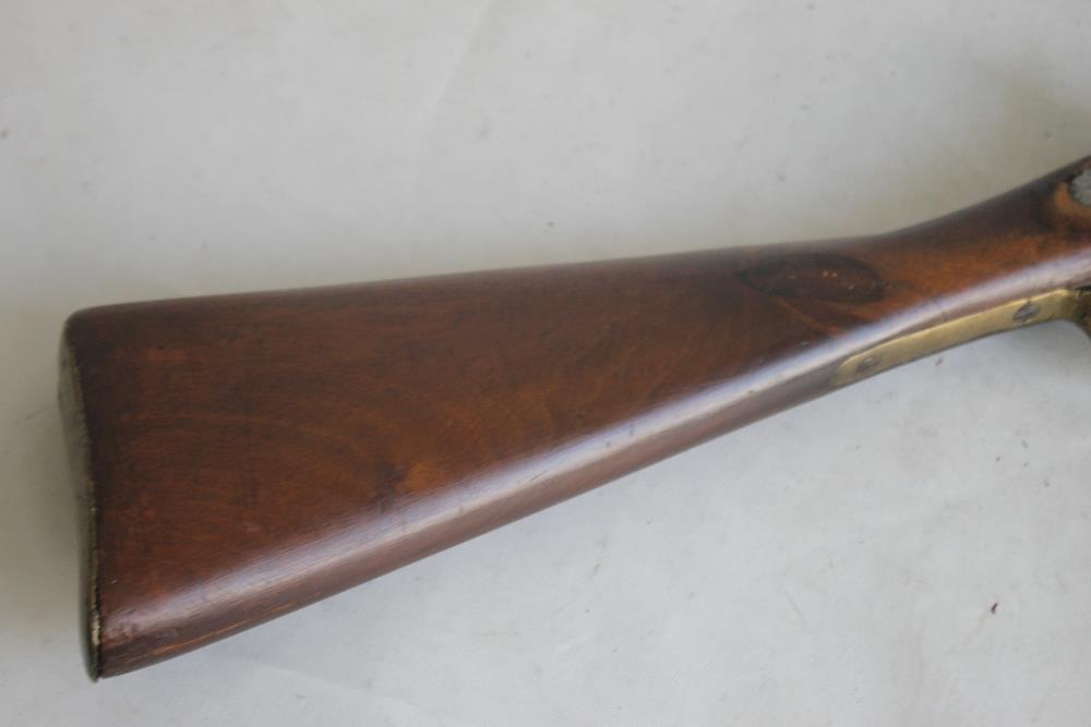 A MID 19TH CENTURY BORE MUZZLE LOADING MUSKET, V.R cypher to lock, length 138 cm - Image 2 of 8