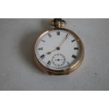 A GENTLEMAN'S 9ct GOLD OPEN FACED TOP WIND POCKET WATCH, white enamel dial with Roman Numeral