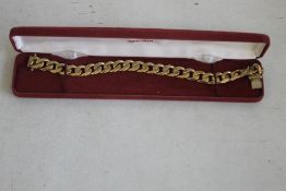 AN ITALIAN 9ct GOLD CUFF LINK BRACELET: Length 22cm