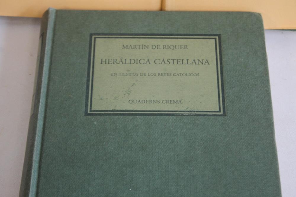 MARTI DE RIQUER - "HERALDICA CATALANA DES L'ANY 1150 AL 1550", 1983, 2 Vols. together with Martin De - Image 4 of 7