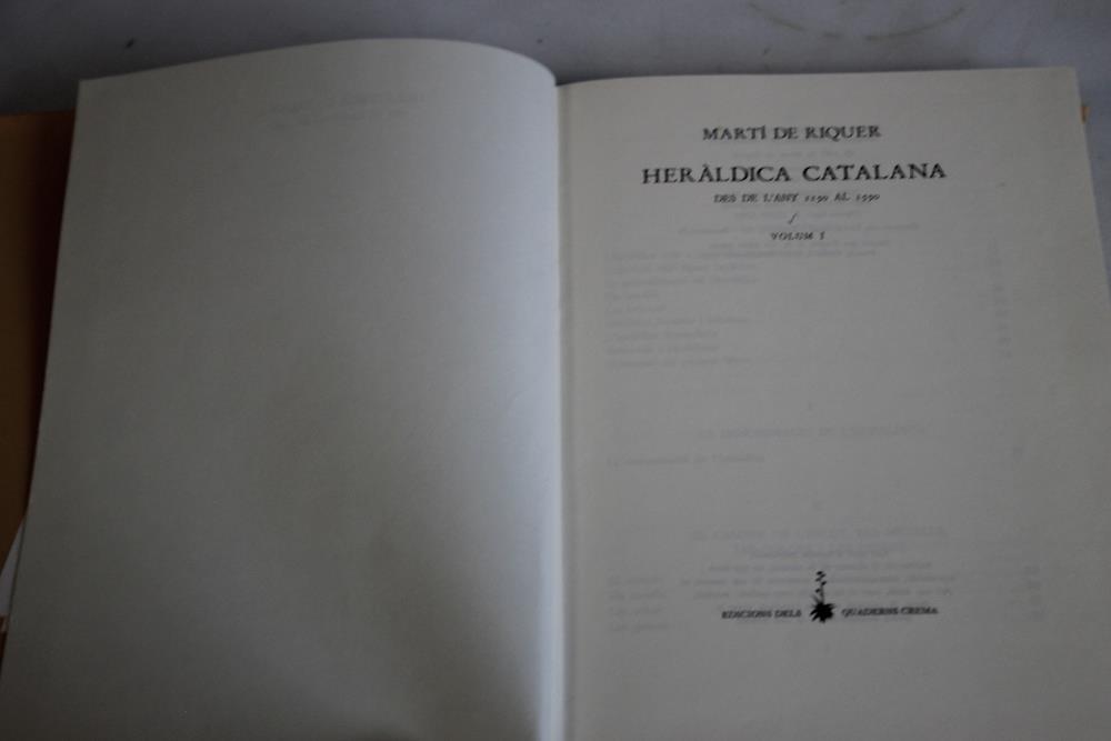 MARTI DE RIQUER - "HERALDICA CATALANA DES L'ANY 1150 AL 1550", 1983, 2 Vols. together with Martin De - Image 7 of 7