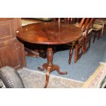 AN ANTIQUE MAHOGANY TILT TOP TABLE DIA.78 CM