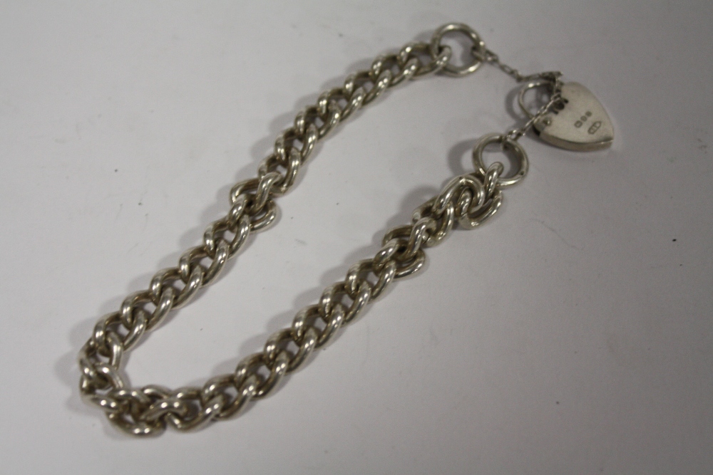 A HEAVY HALLMARKED SILVER BRACELET