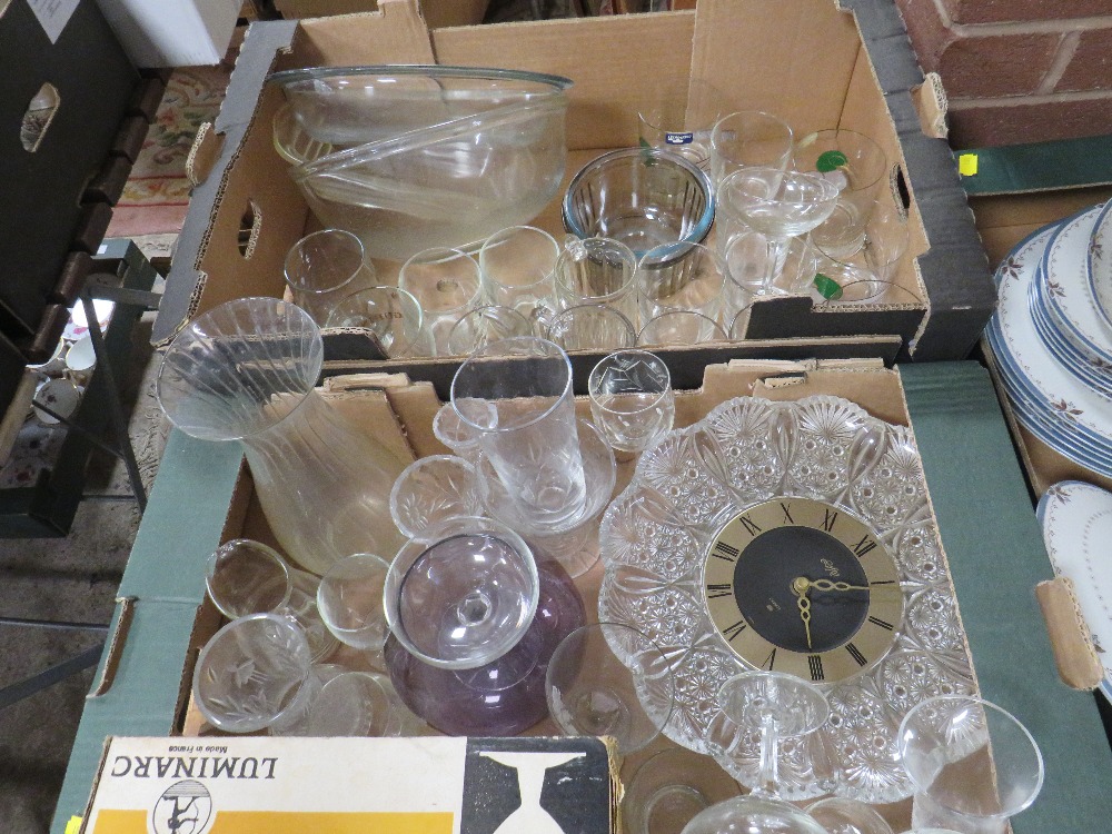 TWO TRAYS OF ASSORTED GLASSWARE TO INCLUDE A HOYA LOFTY CRYSTAL WALL CLOCK, LEONARDO DUCK GLASSES