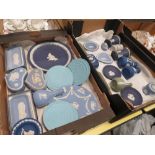 TWO TRAYS OF ASSORTED WEDGWOOD JASPERWARE TO INCLUDE SWIRL PATTERN PLATES, CABINET PLATES ETC.