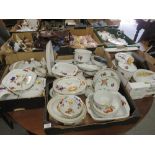 A LARGE QUANTITY OF ROYAL WORCESTER EVESHAM DINNERWARE TO INCLUDE TUREENS, DINNER PLATES ETC. (4)