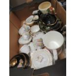 A TRAY OF ASSORTED CHINA TO INCLUDE GROSVENOR CHINA ETC.