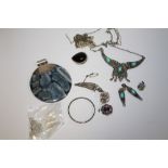 A BOX OF SILVER JEWELLERY ETC TO INCLUDE A POLISHED STONE PENDANT