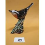 A SMALL ANITA HARRIS ART POTTERY FIGURE OF A NUTHATCH BIRD