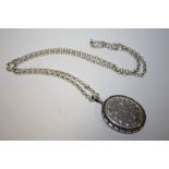 A WHITE METAL OVAL LOCKET ON 925 SILVER CHAIN