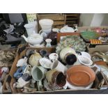 TWO TRAYS OF ASSORTED VINTAGE AND MODERN CERAMICS TO INCLUDE A WEDGWOOD PETERSHAM TEAPOT, SQUIRES