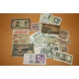 A COLLECTION OF VINTAGE BANK NOTES TO INCLUDE ONE POUND NOTES