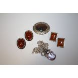 A BAG OF MOSTLY SILVER JEWELLERY TO INCLUDE SILVER AND AMBER STYLE CLIP ON EARRINGS, BLOODSTONE