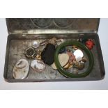 SELECTION OF ANTIQUE & VINTAGE JEWELLERY ITEMS IN AN OLD TIN