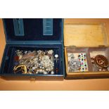AN INLAID JEWELLERY BOX CONTAINING COLLECTABLES TO INCLUDE SILK CIGARETTE CARDS, SEWING CASE ETC.