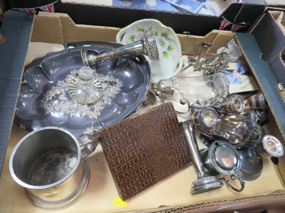 A TRAY OF SILVER PLATED METALWARE ETC.