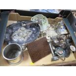 A TRAY OF SILVER PLATED METALWARE ETC.