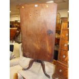 AN ANTIQUE MAHOGANY TILT-TOP PEDESTAL TABLE