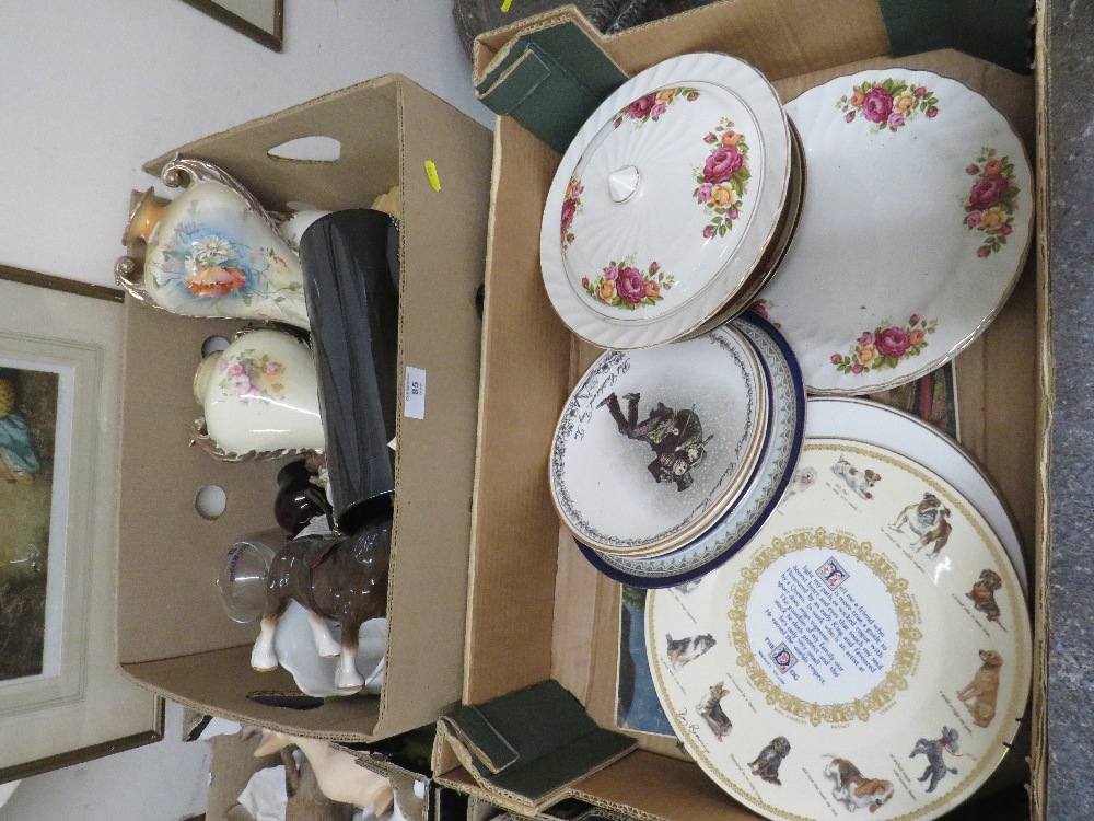 TWO TRAYS OF ASSORTED CERAMICS TO INCLUDE A PAIR OF FLORAL TWIN HANDLED VASES, COLLECTORS PLATES