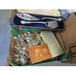 A SMALL TRAY OF VINERS SILVER PLATED CUTLERY, TOGETHER WITH A CASED FISH SERVER SET ETC.