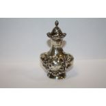 AN ANTIQUE SILVER PEPPERETTE