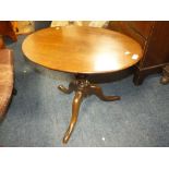 A SMALL MAHOGANY OCCASIONAL TABLE