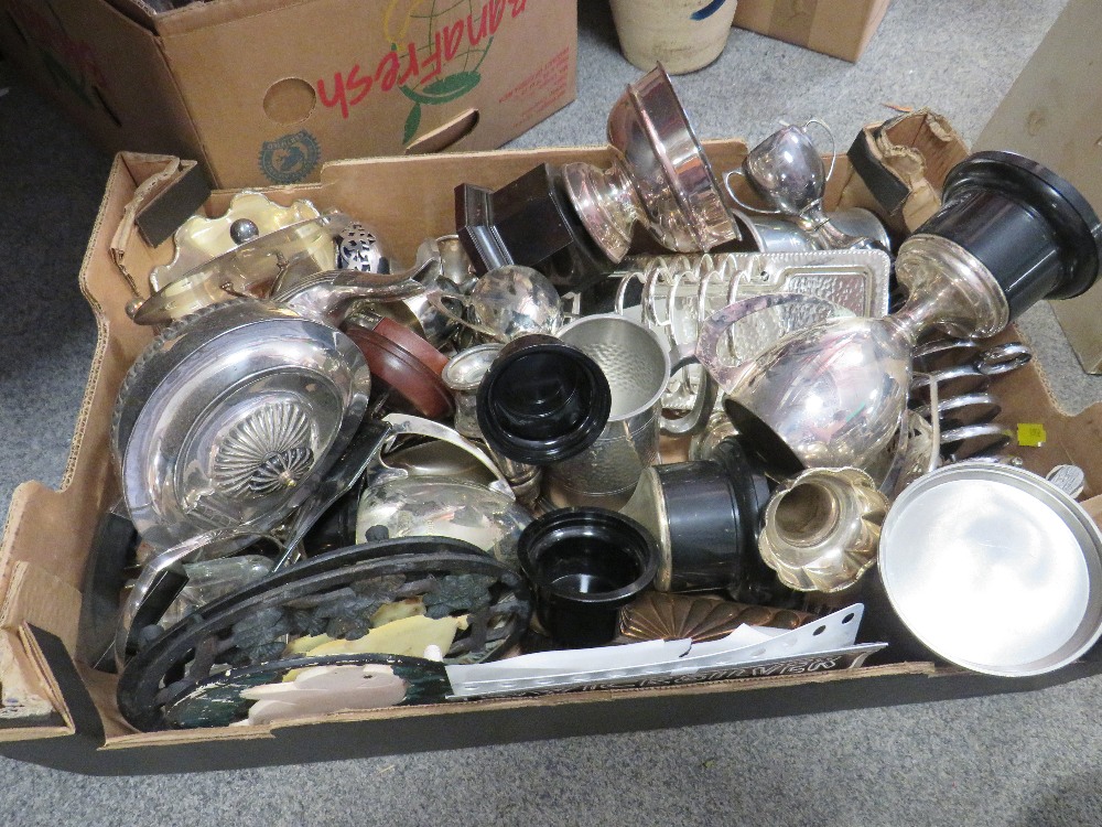 A TRAY OF SILVER PLATED METALWARE ETC. TO INCLUDE TROPHIES