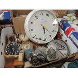 A TRAY OF ASSORTED CLOCKS TO INCLUDE A SMITHS WALL CLOCK