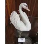 A LLADRO FIGURE OF A SWAN