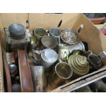 A TRAY OF VINTAGE METALWARE TO INCLUDE A SILVER PLATED QUAICH, SMALL LANTERN ETC.
