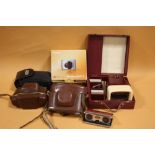 A COLLECTION OF VINTAGE AND MODERN CAMERAS TO INCLUDE A CANON EXAMPLE