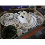 A TRAY OF ASSORTED CERAMICS TO INCLUDE A ROYAL DOULTON CENTRAL PARK TEAPOT, WEDGWOOD, DERBY POSIES