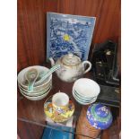 A COLLECTION OF ORIENTAL CERAMICS TO INCLUDE A BLUE AND WHITE TILE WITH FIGURATIVE DETAIL, TEAPOT