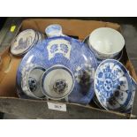A SMALL TRAY OF ORIENTAL BLUE AND WHITE CERAMICS ETC.