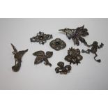 A BAG OF SILVER AND WHITE METAL MARCASITE BROOCHES TO INCLUDE A FROG SHAPED EXAMPLE (8)