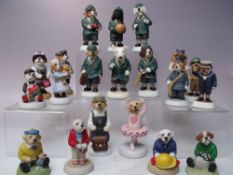 A COLLECTION OF FIFTEEN BOXED ROBERT HARROP COLLECTORS CLUB SMALL DOG FIGURES, to include a seven s
