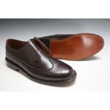 A PAIR OF DARK BROWN G.H.BASS & CO MAINE USA BROUGES, SIZE 9 (NO LACES)