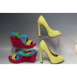 A BOXED PAIR OF LIME GREEN SUEDE PEEP TOE COURT SHOES BY ODEON, UK size 7, together with a boxed