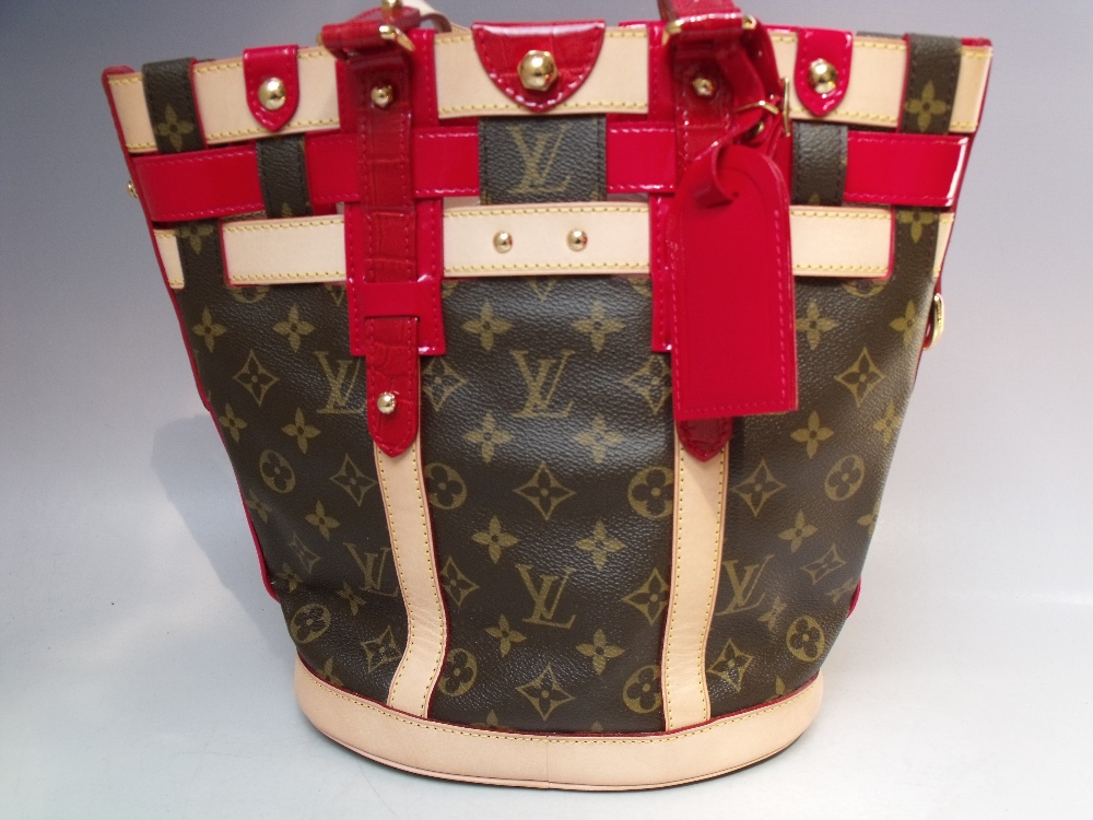 A LOUIS VUITTON RUBIS SALINA PM BAG, with double top handles, natural leather trim and red patent - Image 5 of 7