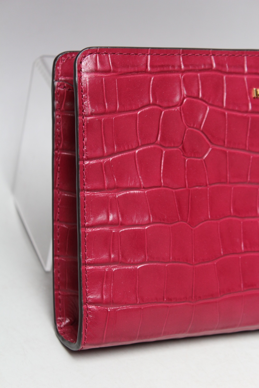 A MICHAEL KORS FUSHIA EMBOSSED LEATHER CROSS BODY CLUTCH BAG, single open pocket to reverse of bag - Image 3 of 4
